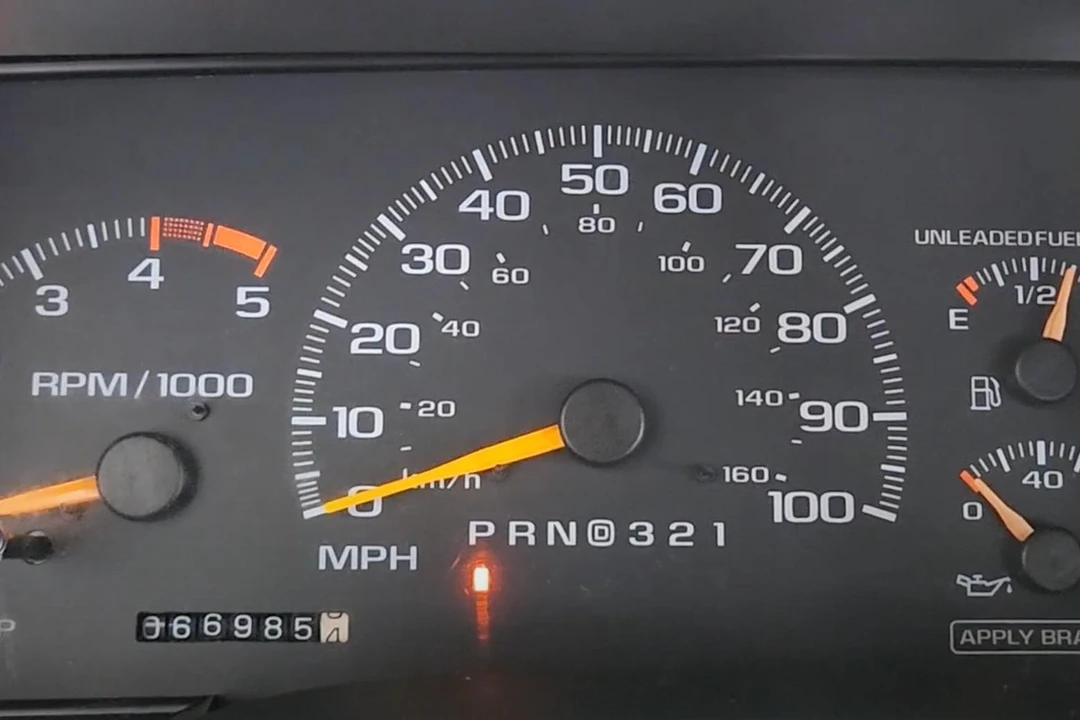 1995 Chevrolet Suburban 8th Gen - Image 25 of 31