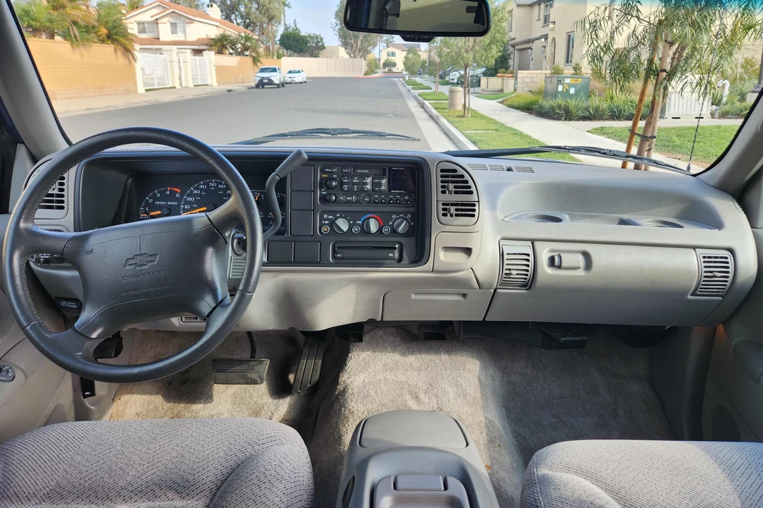 1995 Chevrolet Suburban 8th Gen - Image 22 of 31