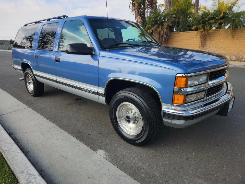 1995 Chevrolet Suburban 8th Gen - Image 13 of 31