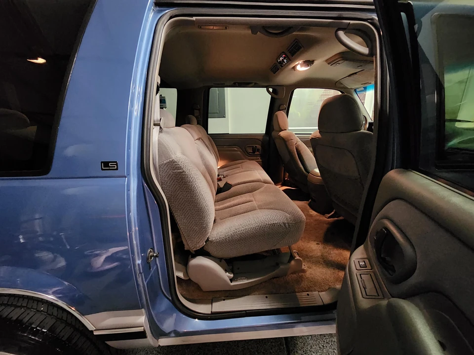 1995 Chevrolet Suburban 8th Gen - Image 30 of 31