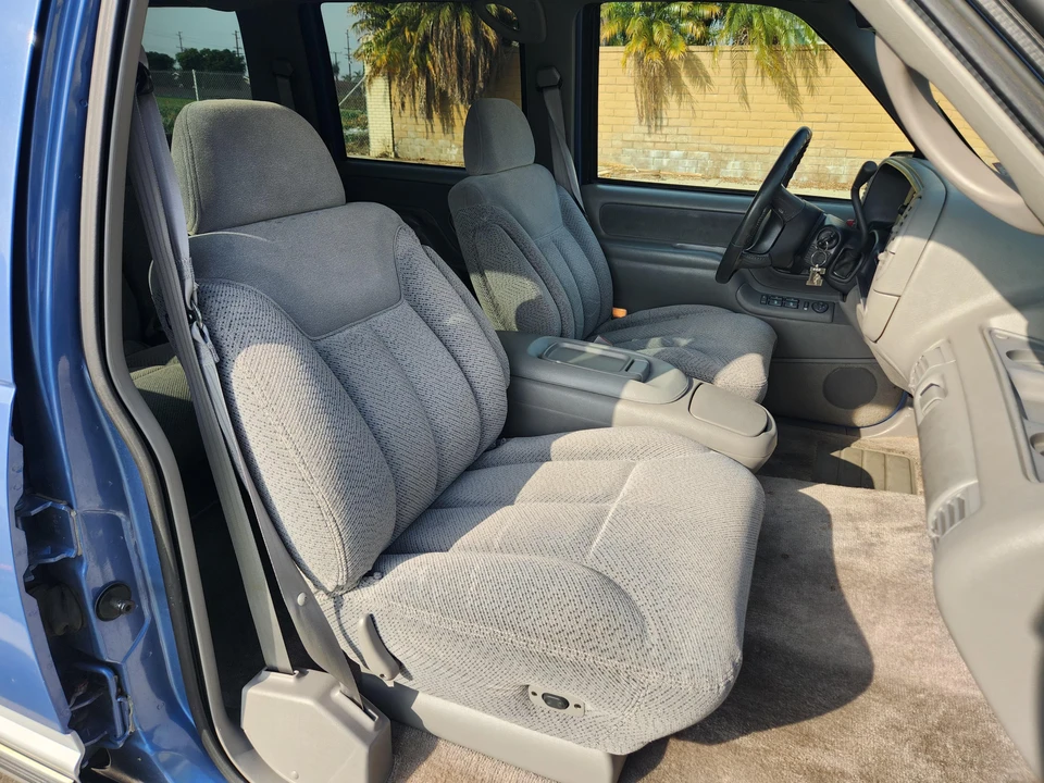 1995 Chevrolet Suburban 8th Gen - Image 27 of 31