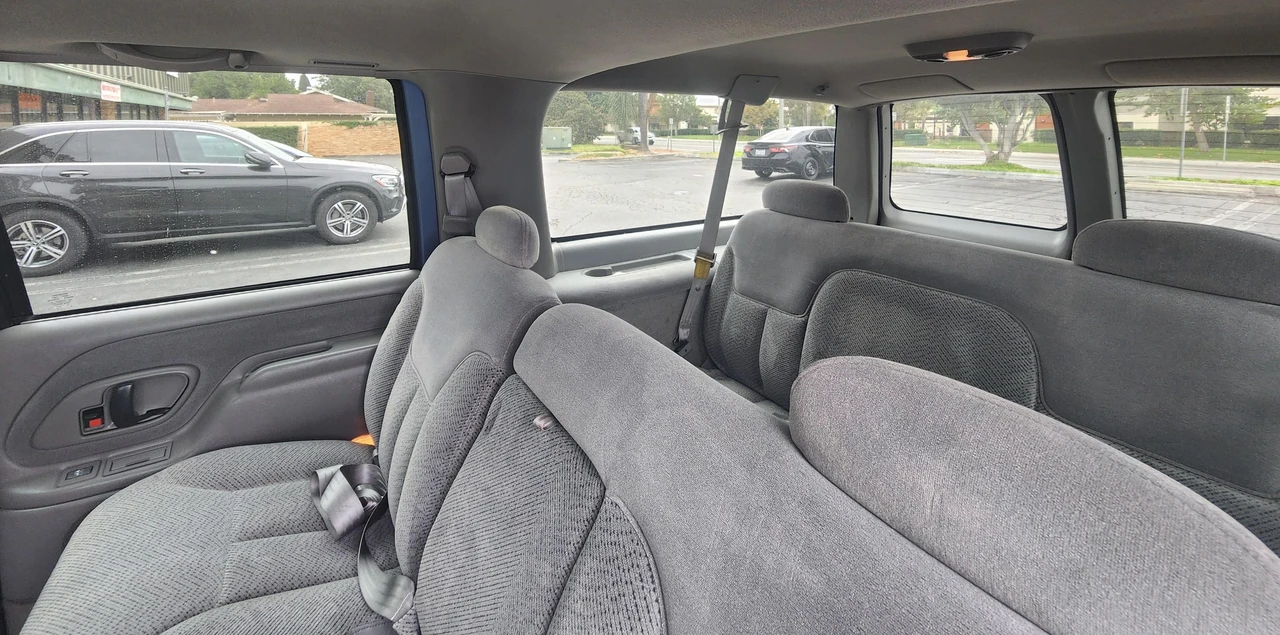 1995 Chevrolet Suburban 8th Gen - Image 29 of 31