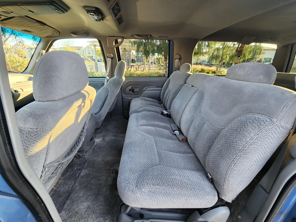 1995 Chevrolet Suburban 8th Gen - Image 28 of 31