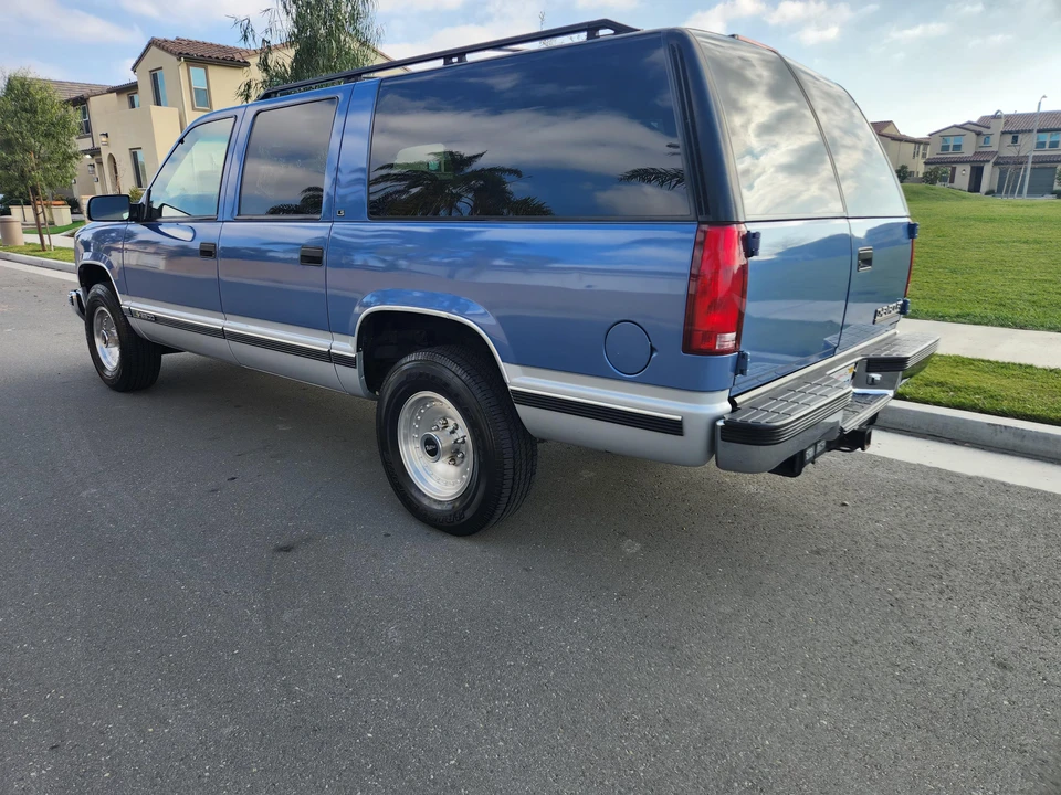 1995 Chevrolet Suburban 8th Gen - Image 9 of 31