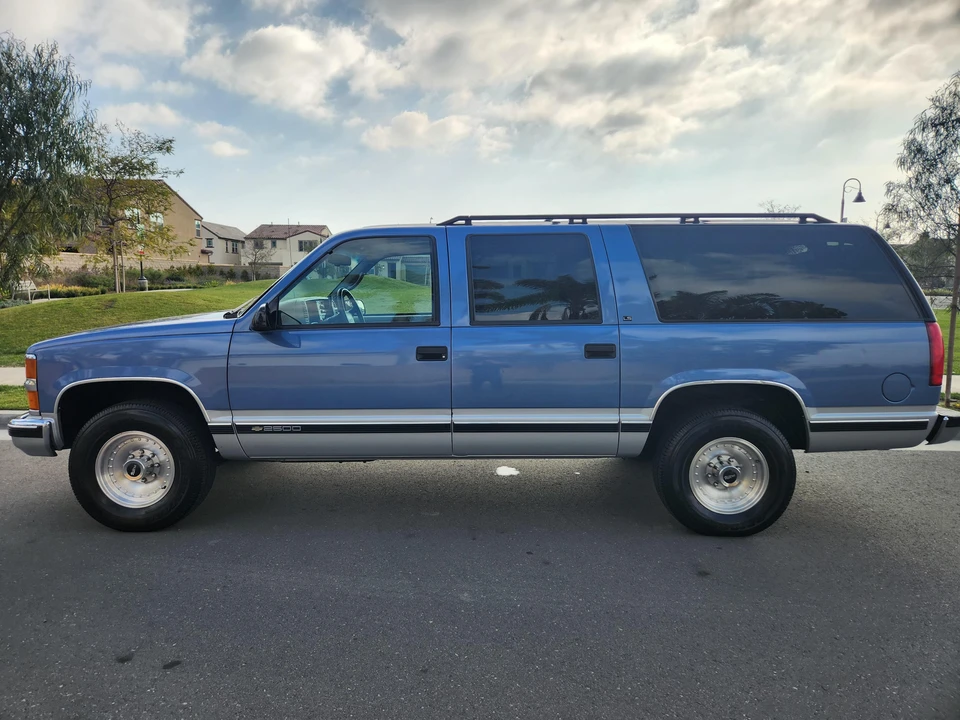 1995 Chevrolet Suburban 8th Gen - Image 8 of 31