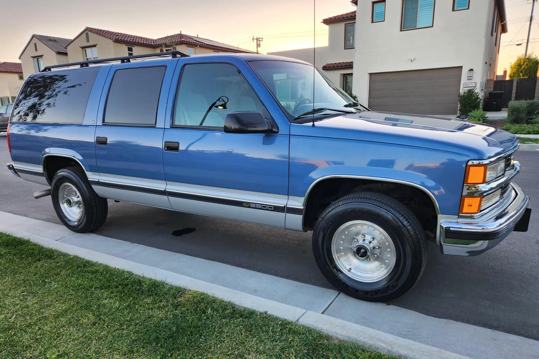 1995 Chevrolet Suburban 8th Gen - Image 3 of 31