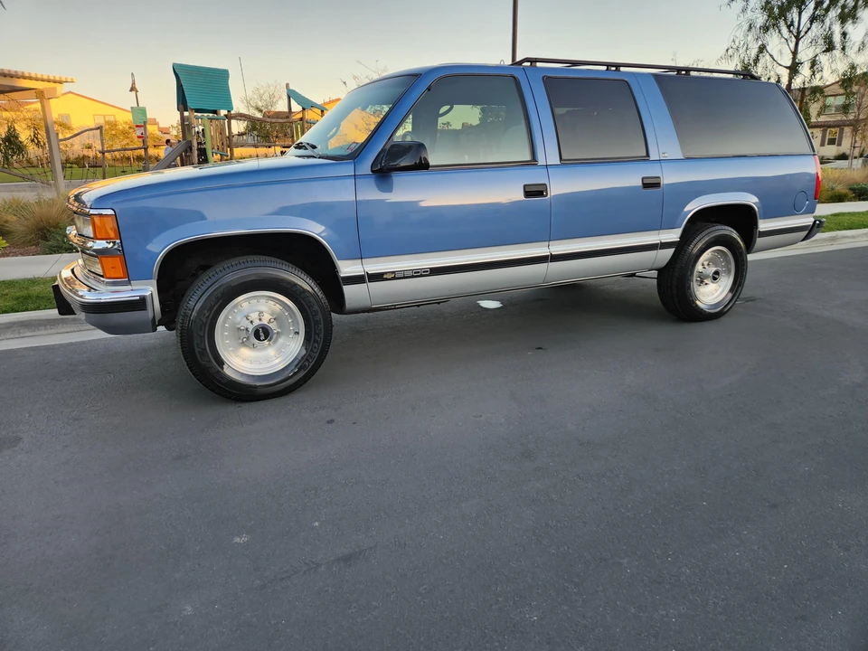 1995 Chevrolet Suburban 8th Gen - Image 7 of 31