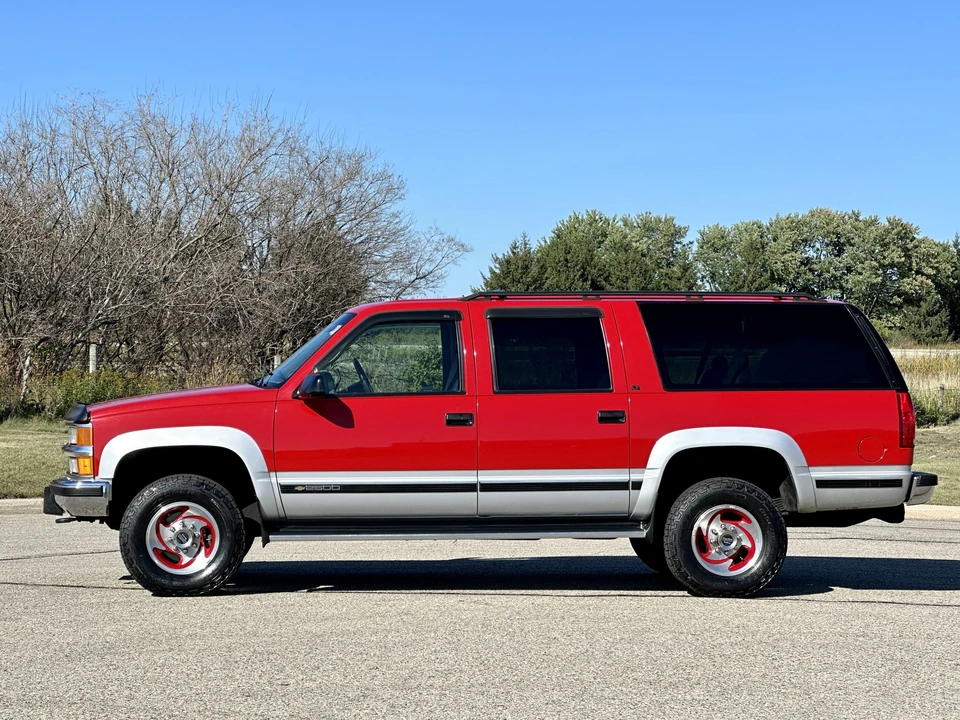 1995 Chevrolet Suburban 8th Gen - Image 9 of 31