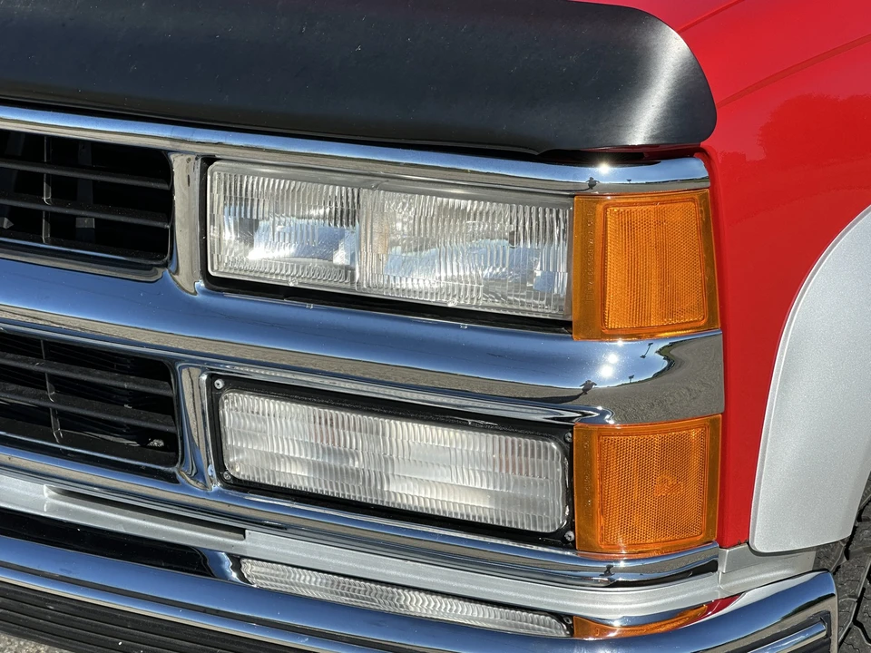 1995 Chevrolet Suburban 8th Gen - Image 19 of 31