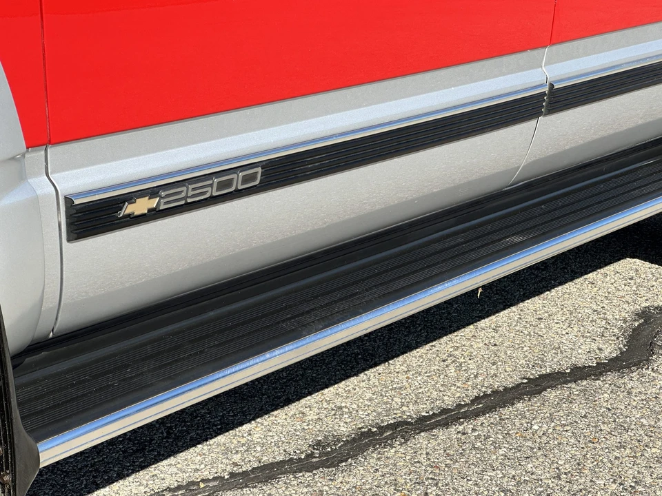 1995 Chevrolet Suburban 8th Gen - Image 25 of 31