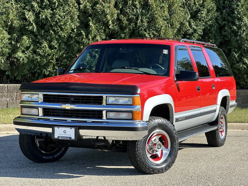 1995 Chevrolet Suburban 8th Gen - Image 2 of 31