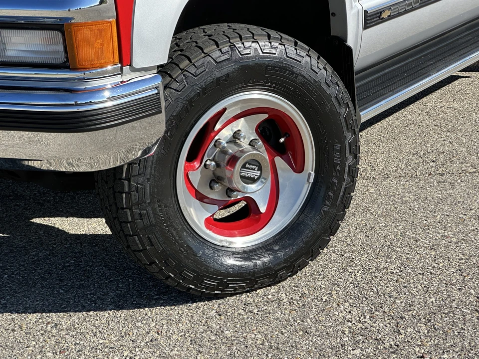 1995 Chevrolet Suburban 8th Gen - Image 21 of 31