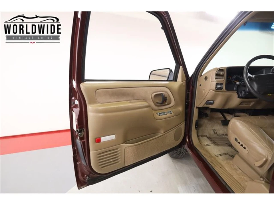 1995 Chevrolet Tahoe 1st Gen - Image 28 of 31