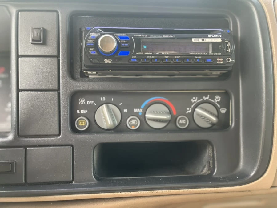 1995 Chevrolet Tahoe 1st Gen - Image 12 of 13