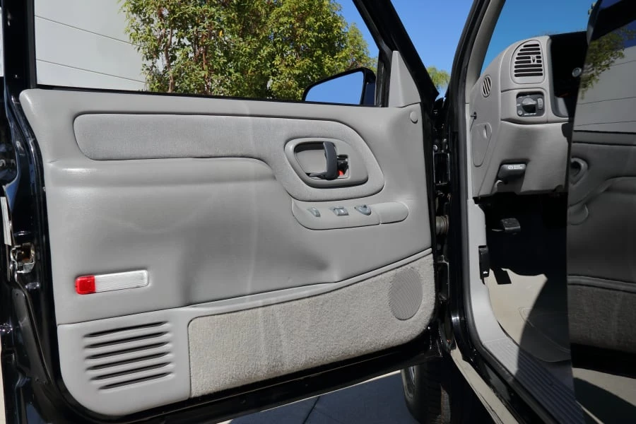 1995 Chevrolet Tahoe 1st Gen - Image 25 of 31