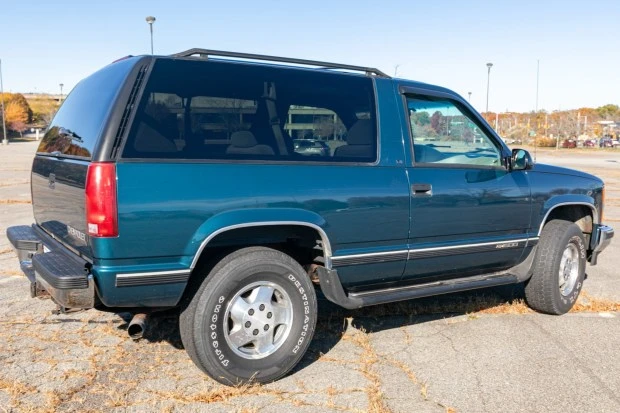1995 Chevrolet Tahoe 1st Gen - Image 2 of 8