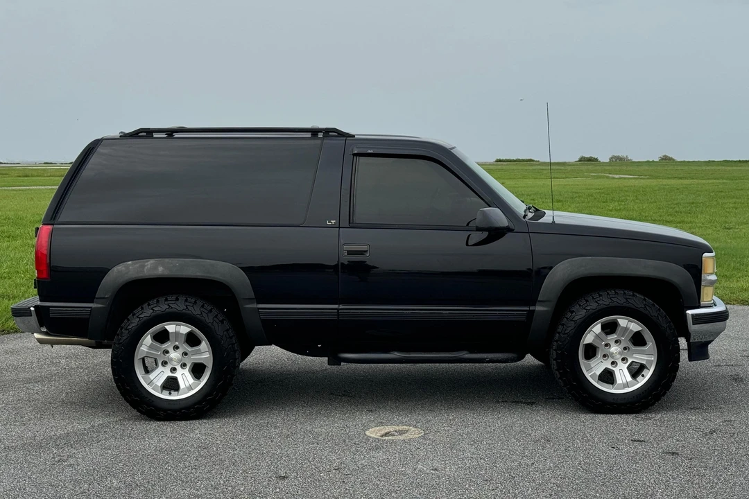 1995 Chevrolet Tahoe 1st Gen - Image 3 of 31