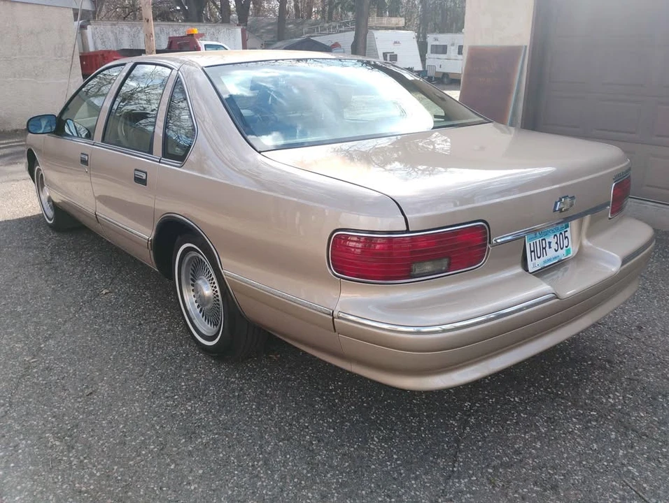 1995 Chevrolet Caprice - Image 5 of 10