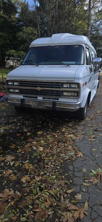 1995 Chevrolet G-Series Van - Image 2 of 8