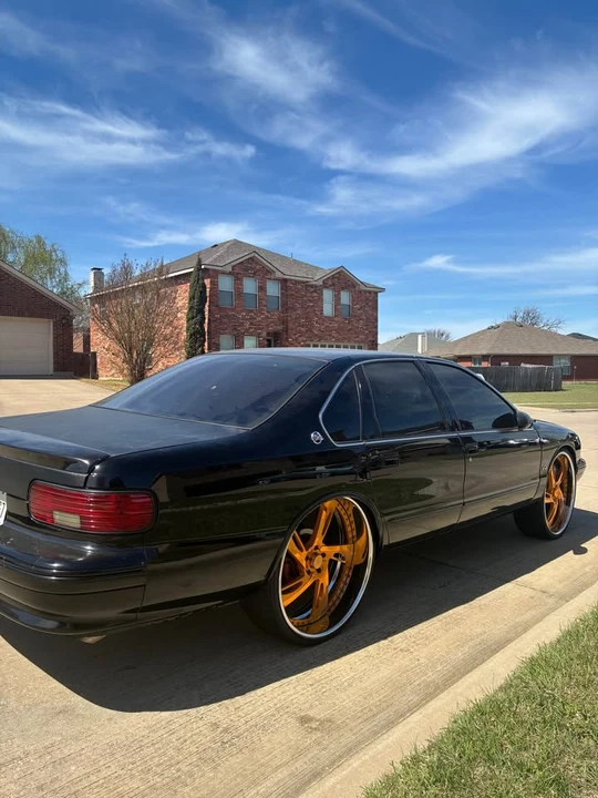 1995 Chevrolet Impala 7th Gen - Image 2 of 13