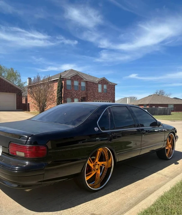 1995 Chevrolet Impala 7th Gen - Image 2 of 13