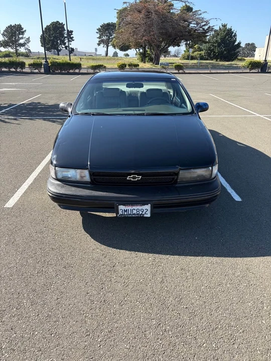 1995 Chevrolet Impala 7th Gen - Image 2 of 11