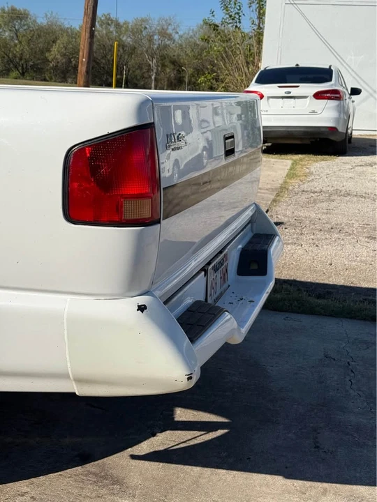 1995 Chevrolet S-10 - Image 2 of 3