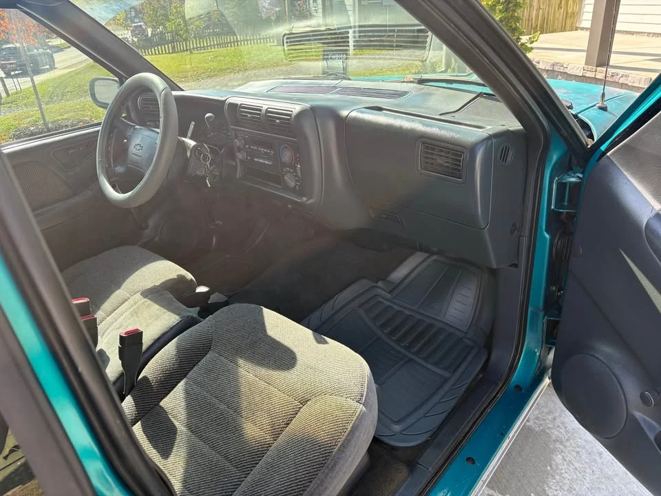 1995 Chevrolet S-10 - Image 8 of 9