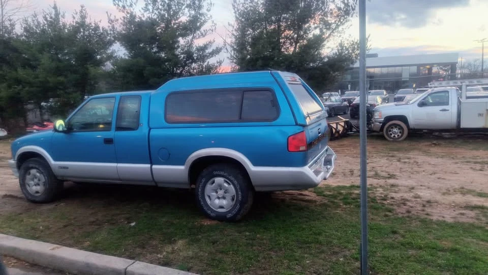 1995 Chevrolet S-10 - Image 3 of 10