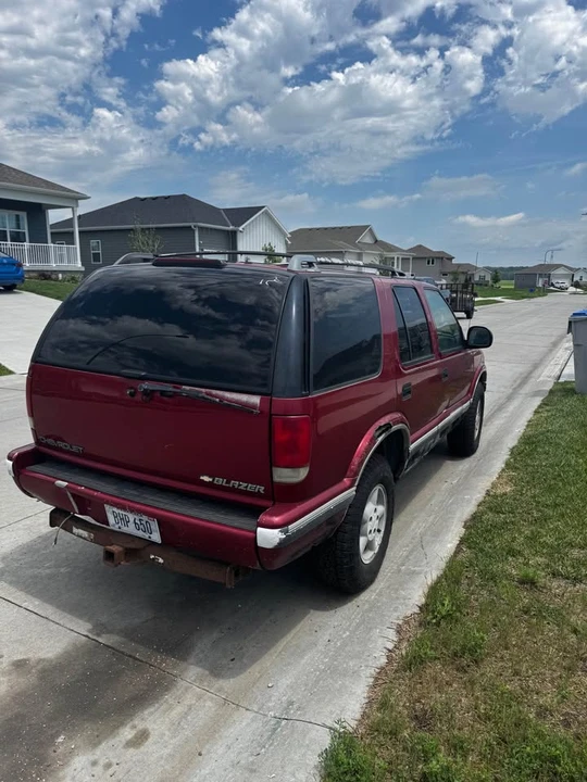 1995 Chevrolet S-10 Blazer 2nd Gen - Image 2 of 10