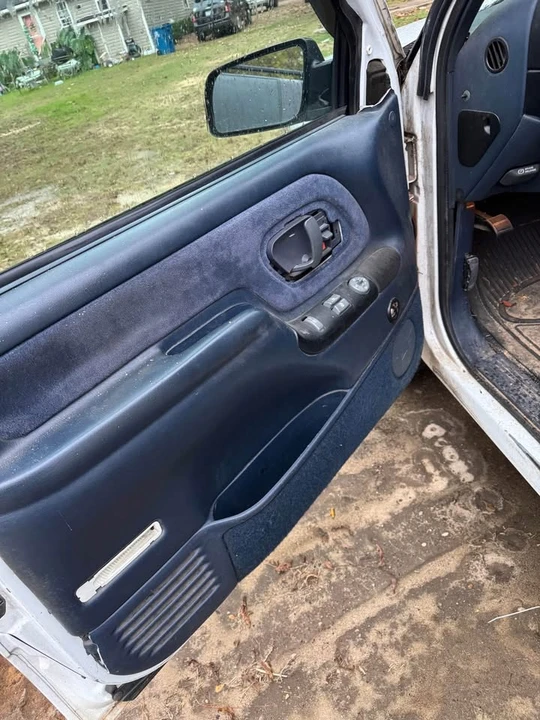 1995 Chevrolet Silverado - Image 5 of 10