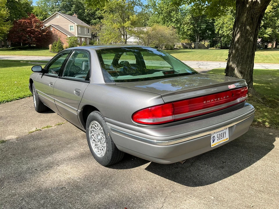 1995 Chrysler Concorde - Image 12 of 31