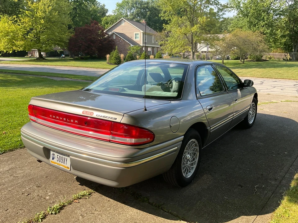 1995 Chrysler Concorde - Image 16 of 31