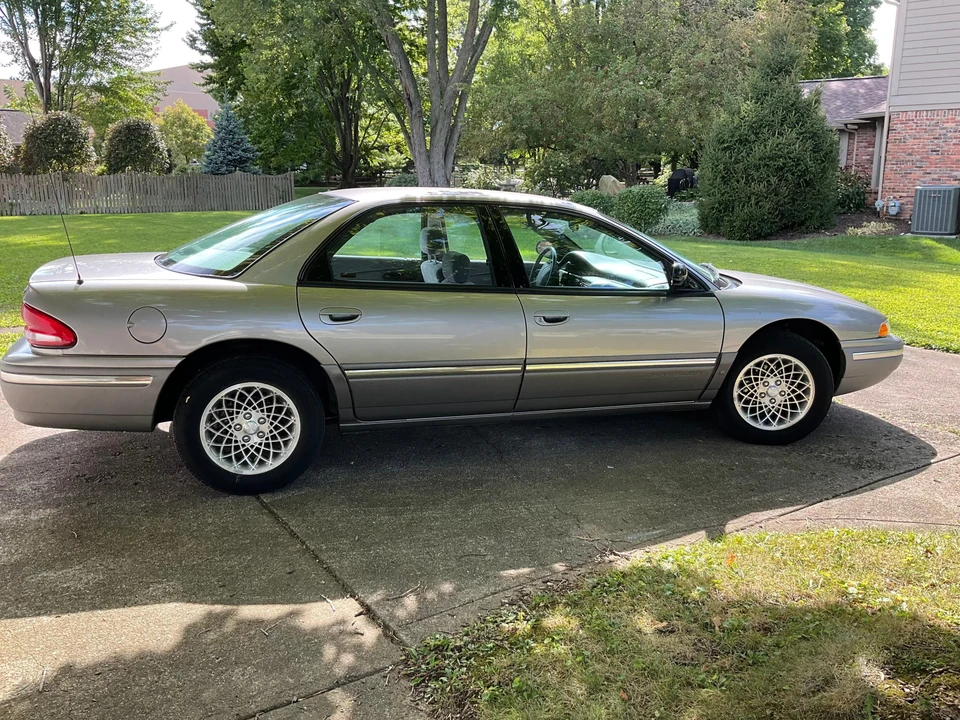 1995 Chrysler Concorde - Image 17 of 31