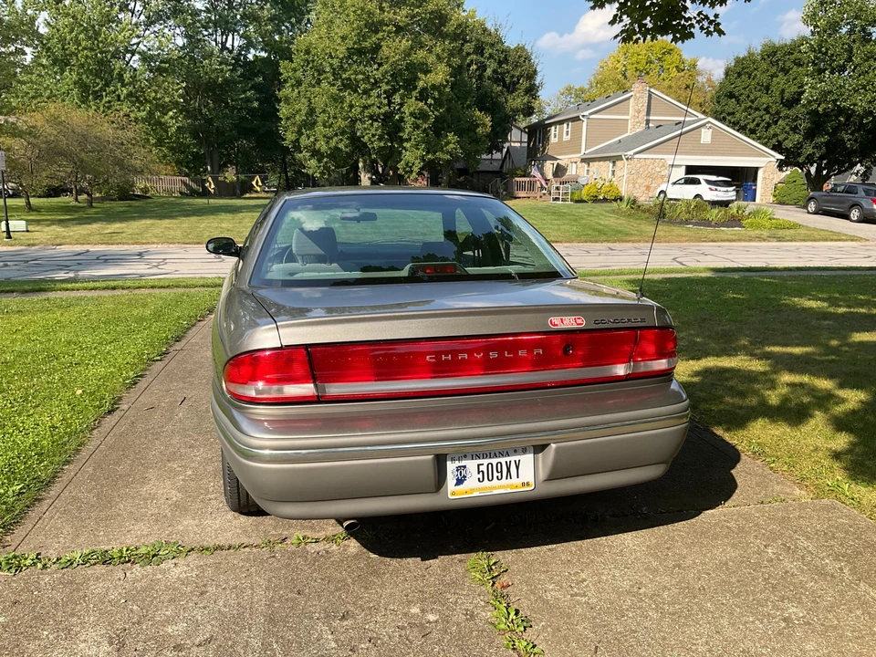 1995 Chrysler Concorde - Image 13 of 31