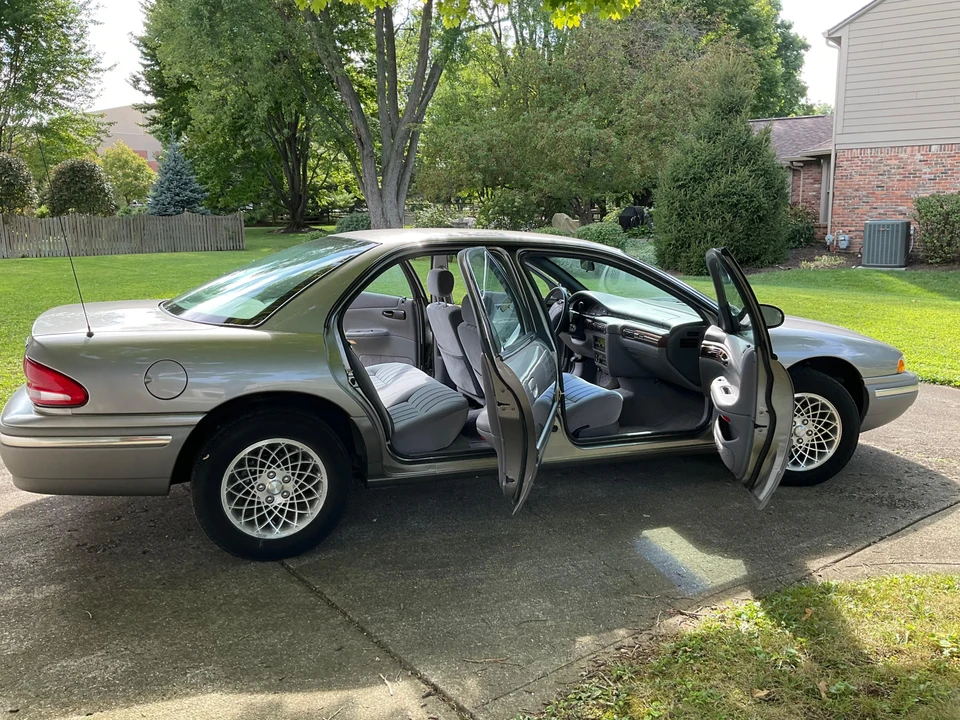 1995 Chrysler Concorde - Image 26 of 31