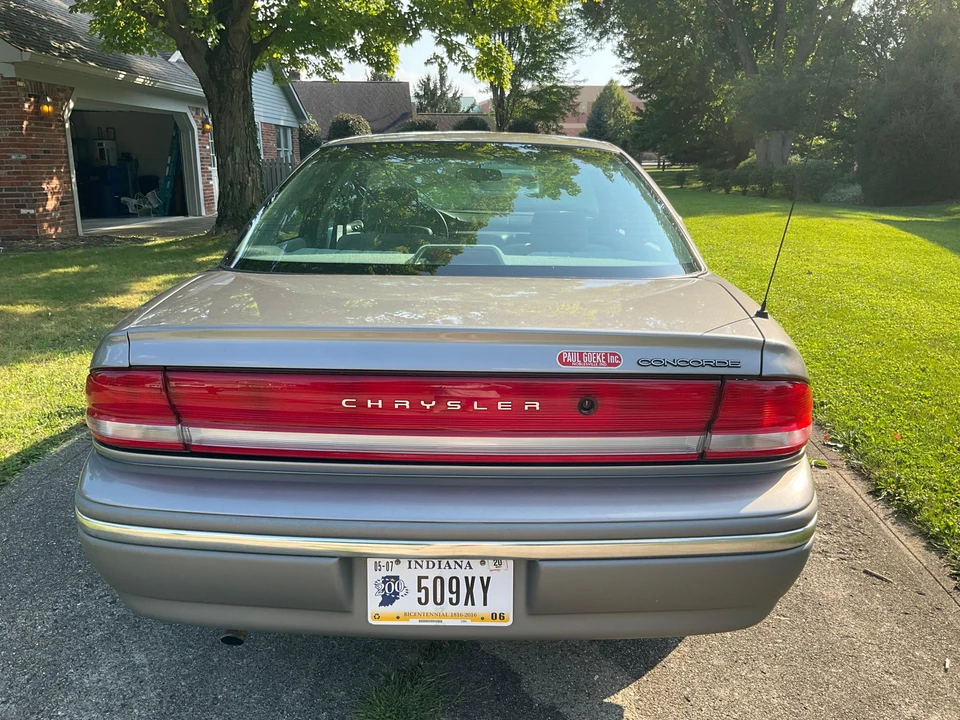 1995 Chrysler Concorde - Image 14 of 31