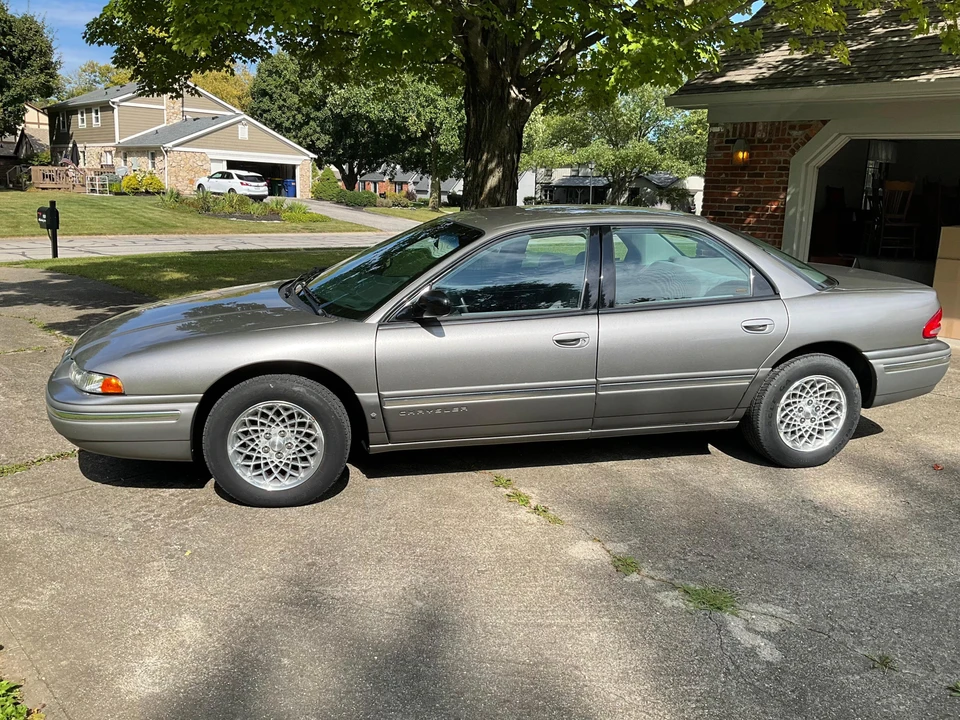 1995 Chrysler Concorde - Image 11 of 31