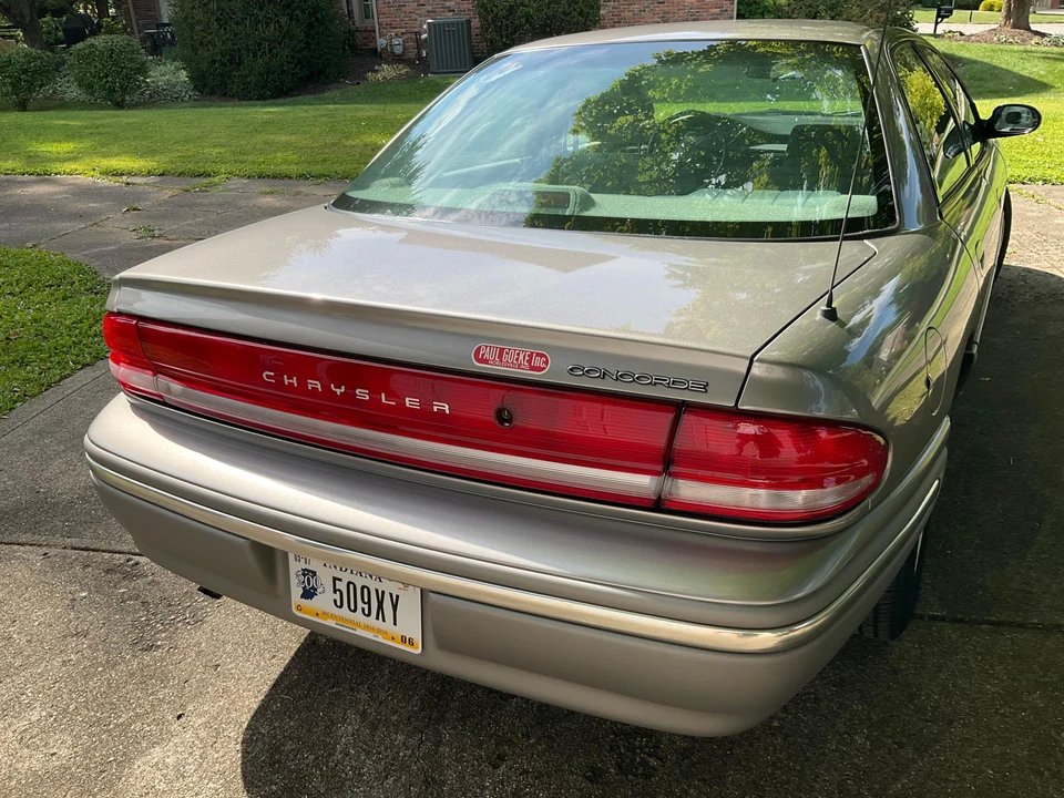 1995 Chrysler Concorde - Image 15 of 31