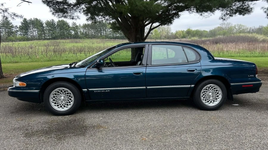 1995 Chrysler Concorde - Image 2 of 10