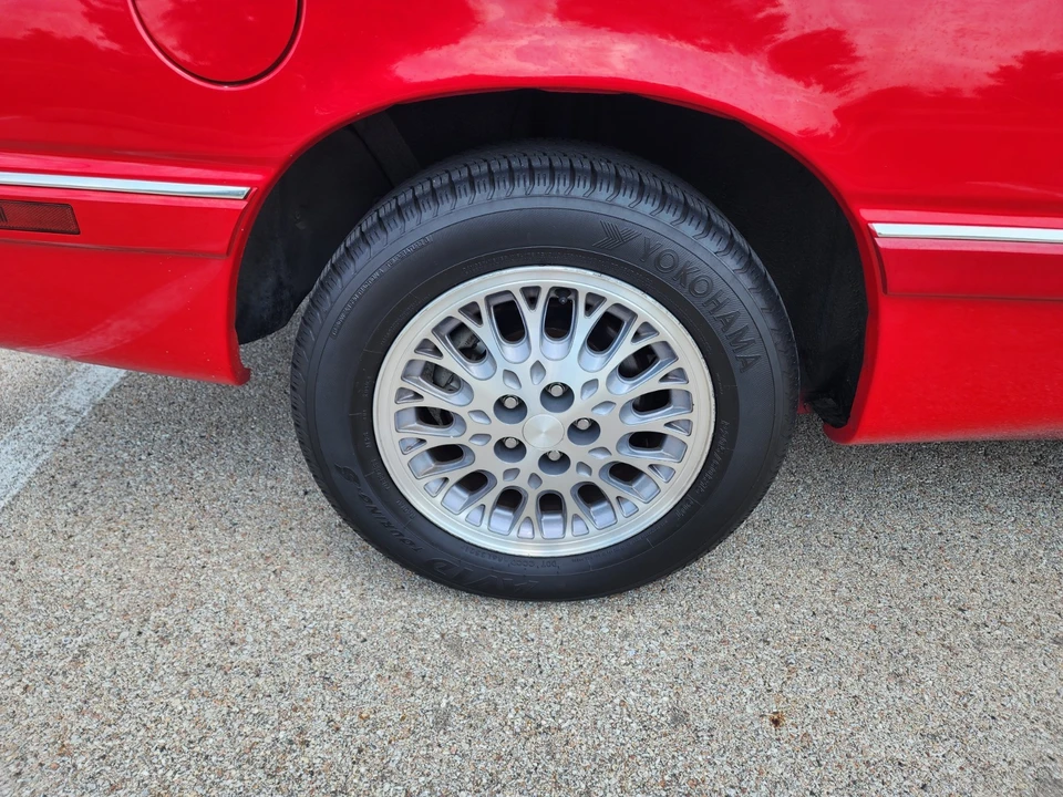 1995 Chrysler LeBaron - Image 19 of 21