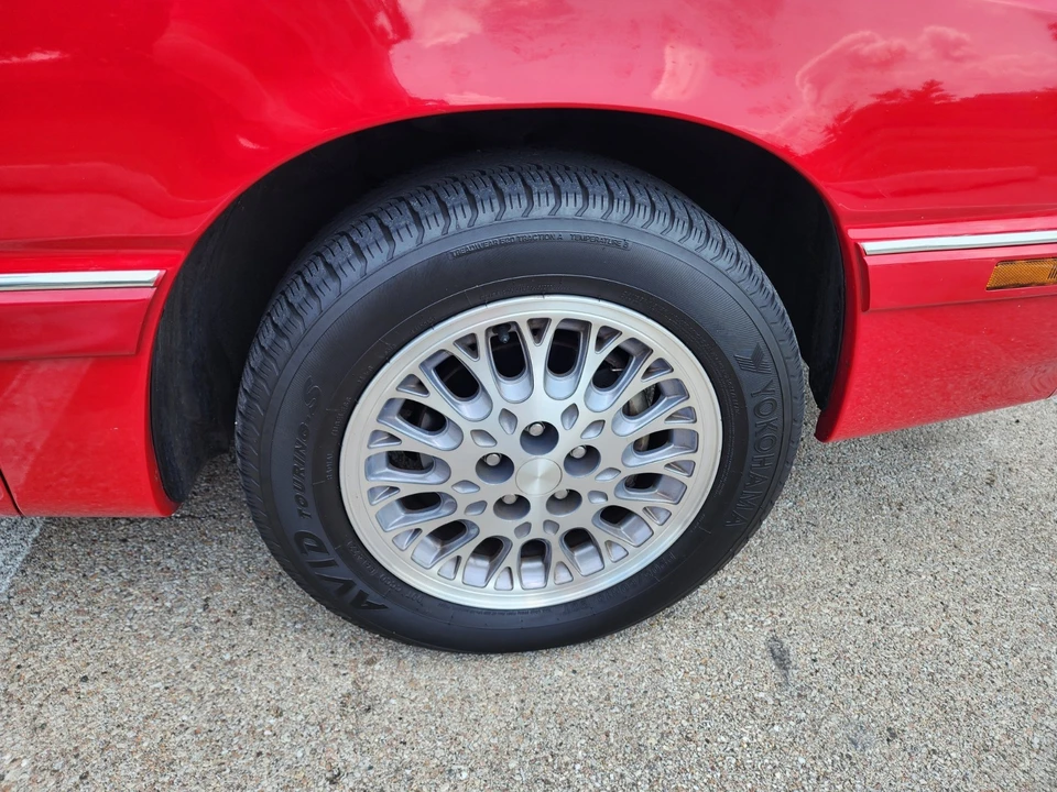 1995 Chrysler LeBaron - Image 20 of 21