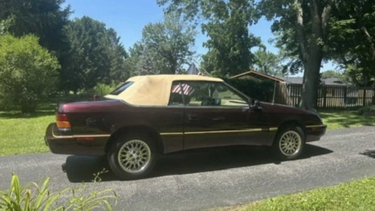 1995 Chrysler LeBaron - Image 7 of 12