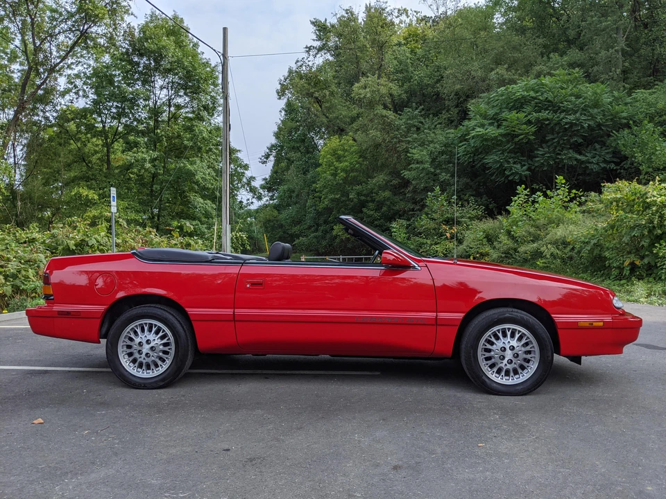 1995 Chrysler LeBaron - Image 28 of 31
