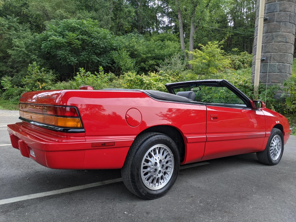 1995 Chrysler LeBaron - Image 26 of 31
