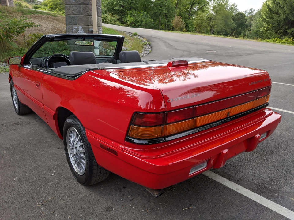 1995 Chrysler LeBaron - Image 18 of 31