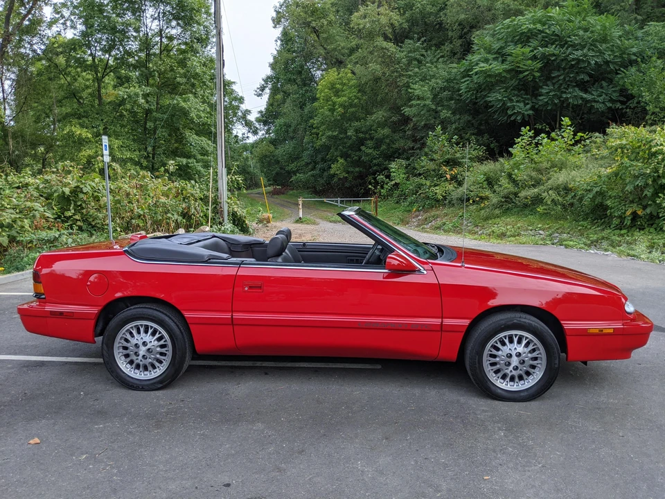 1995 Chrysler LeBaron - Image 29 of 31