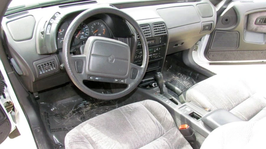 1995 Chrysler LeBaron - Image 4 of 10