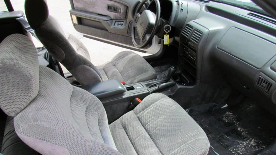 1995 Chrysler LeBaron - Image 5 of 10