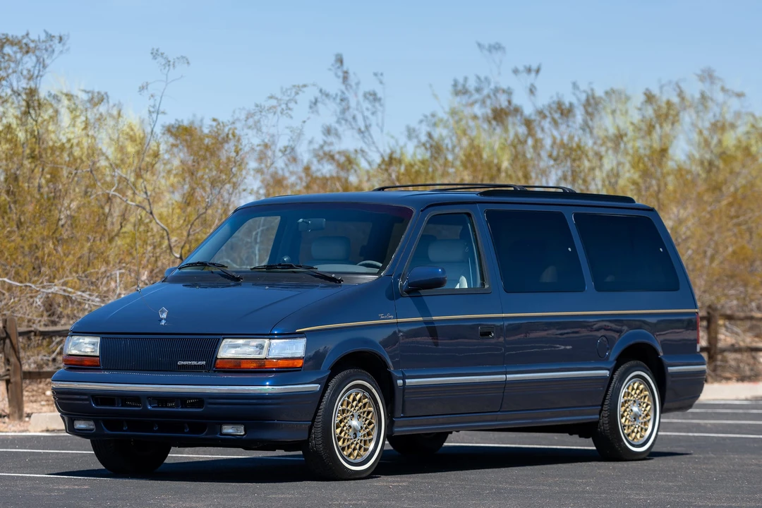 1995 Chrysler Town & Country - Image 6 of 31